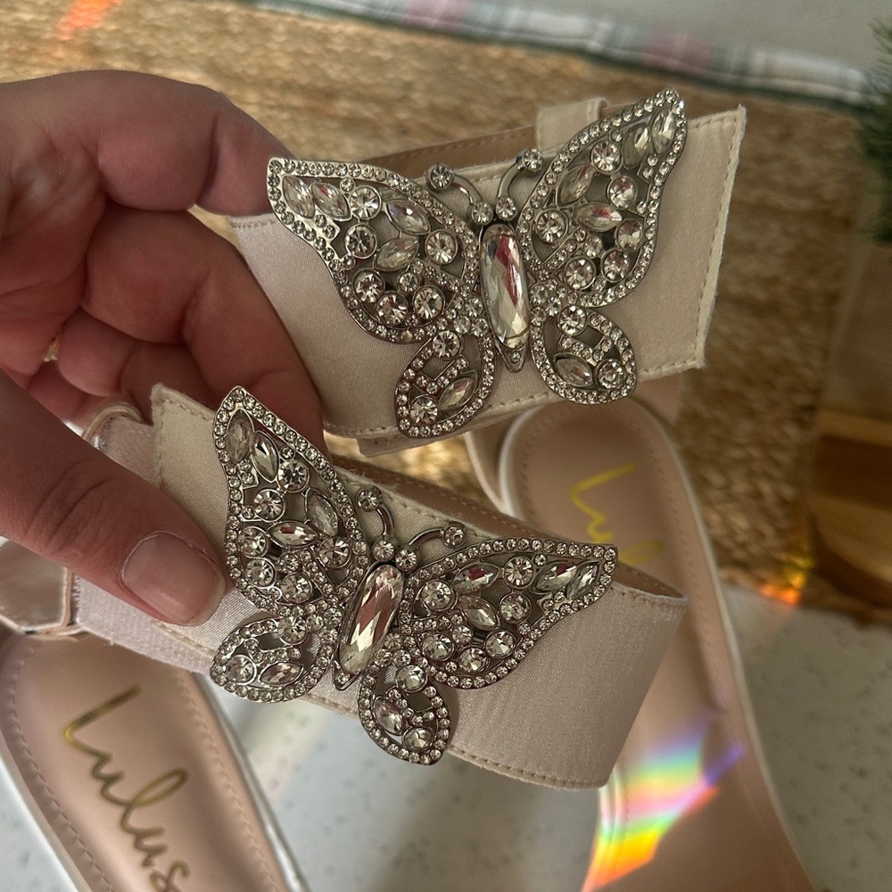 Lulu's Elegant Silver Butterfly Heels - Picture 2 of 5
